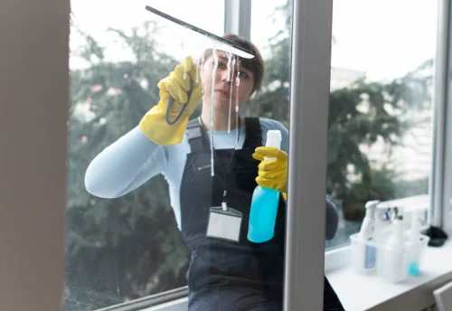 Nettoyage de vitres intérieures et extérieures à Condren
